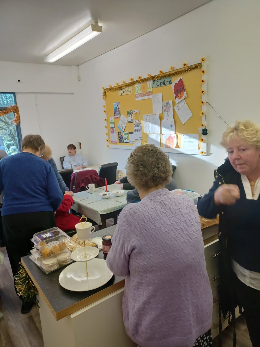 CGASelantAmy's tweet photo. Community gateway love supporting local community groups to access the community fund to deliver meaningful projects! 

The Glee's are delivering a Wednesday lunch club to reduce social isolation for tenants over 55 👌

#getinvolved https://t.co/DyMvriwl8f