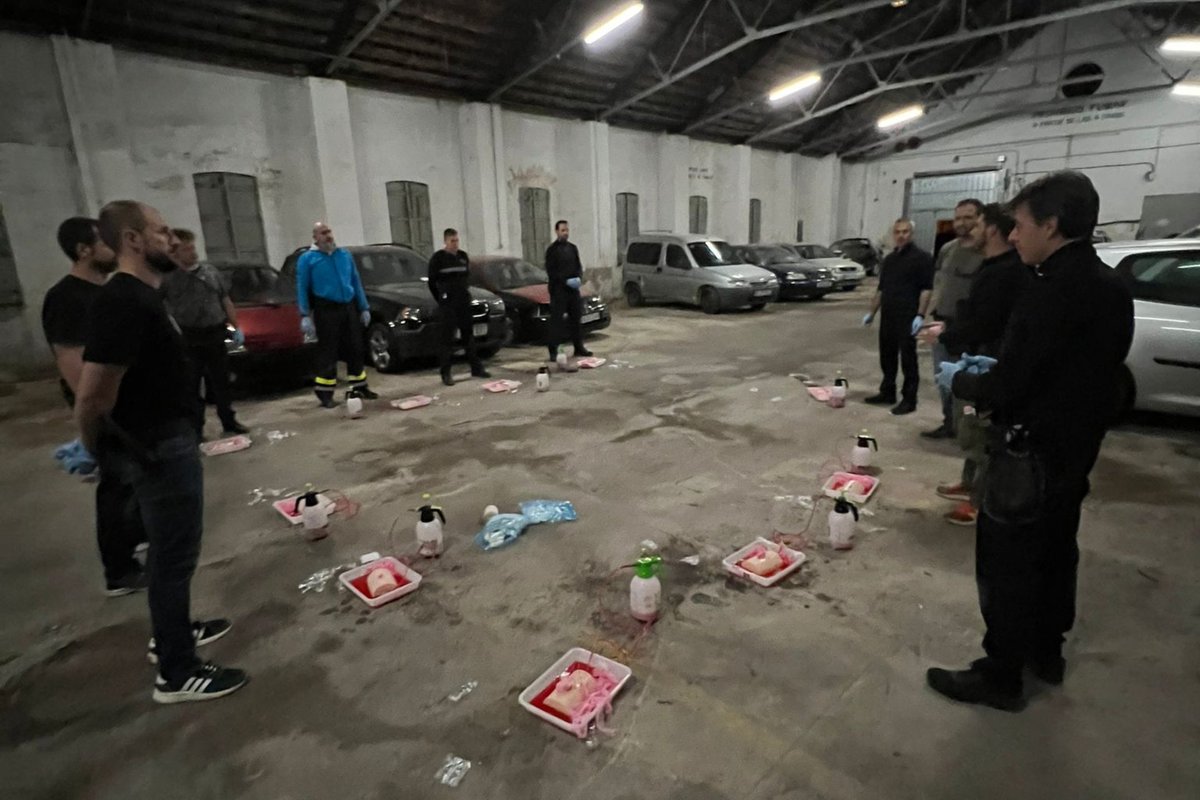 ajuntburriana's tweet photo. ➡️ La Policia Local de Borriana culmina el seu pla de formació 2022 amb monogràfics sobre atestats i control d'hemorràgies greus. 🚓👮‍♀️👮

ℹ️ Més informació: https://t.co/NgU2vN0qY7

@poli_burriana https://t.co/YEk8eQFszP