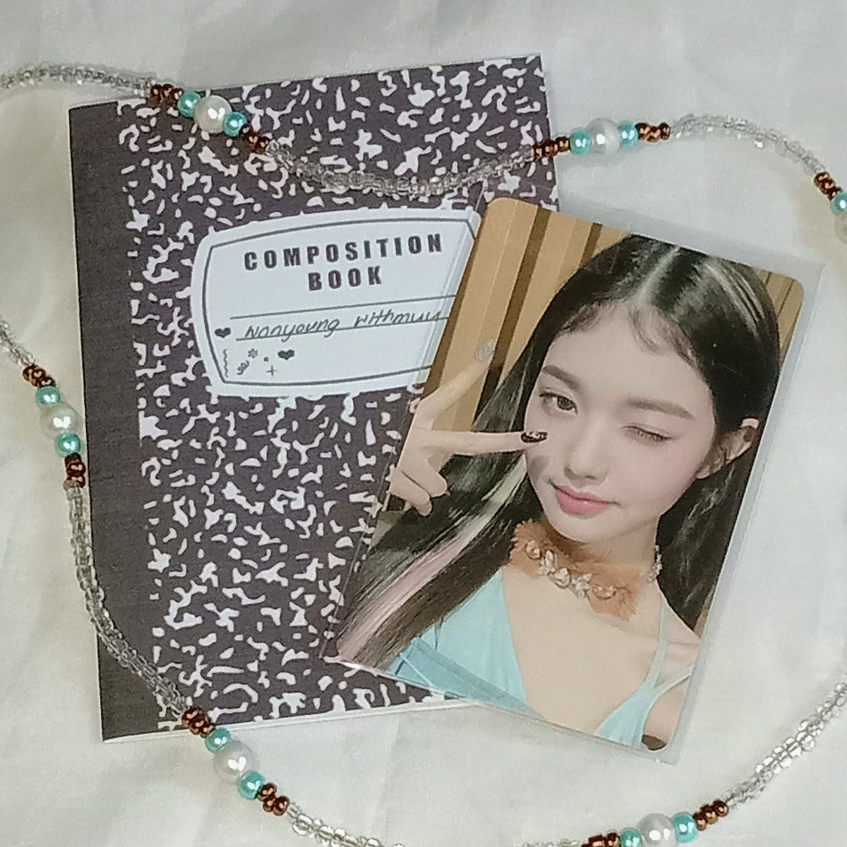 acapriocartz's tweet photo. ✶ 🤖 #laurmails .ᐟ
    𝓶𝓪𝓲𝓵 𝓯𝓻𝓸𝓶: @_nishikilvr 💭

﹆ WONYO PEACE HAVER !!!!! 🫂 thank you so² much @_nishikilvr for packing wonyoung beautifully &amp; securely TT <3 ty also for giving me lots of precula stickers including the sweets too ! 😖💞 

☾ ─ #jazproofs ༉ https://t.co/hflIjnaYSD
