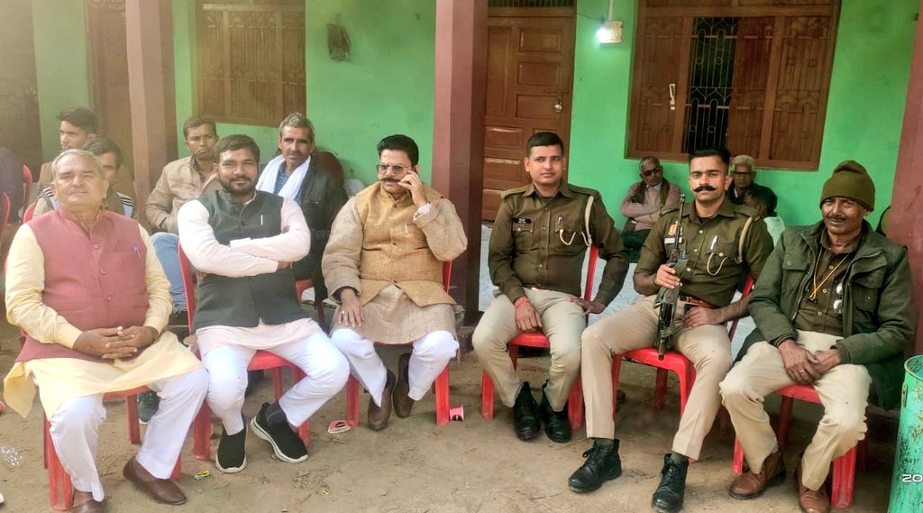 iGopalRai's tweet photo. आज आगरा में अपने छोटे भाई सुरेंद्र त्यागी जी की स्वर्गीय माता जी के देहांत पर उनके पैतृक निवास स्थान पर आयोजित श्रद्धांजलि सभा में उपस्थित रहा। ईश्वर दिवंगत आत्मा को शांति प्रदान करें और शोक संतृप्त परिवार को यह वियोग सहन करने की शक्ति दें। ॐ शांति https://t.co/MmsQpgP7NK