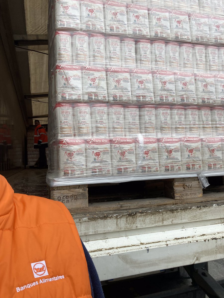 Vivescia's tweet photo. [#Solidarité] La chaine humaine et locale de solidarité VIVESCIA au service des @BanquesAlim se poursuit. Dans le cadre de notre opération don de blé, les premières livraisons de farine #Francine ont eu lieu hier par VIVESCIA Transport à la @BanqueAlim51 et à @ArdennesBanque 👏 https://t.co/L7FyHwf9B6