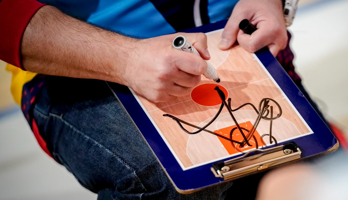 ➡️Con motivo de los Campeonatos de España de Selecciones Autonómicas Infantil y Cadete 🏀, la AEEB irá publicando artículos y ejercicios, con ayuda de los seleccionadores, de todos los aspectos que conforman la preparación de este tipo de competición.

📰bit.ly/trabajos_tecni…