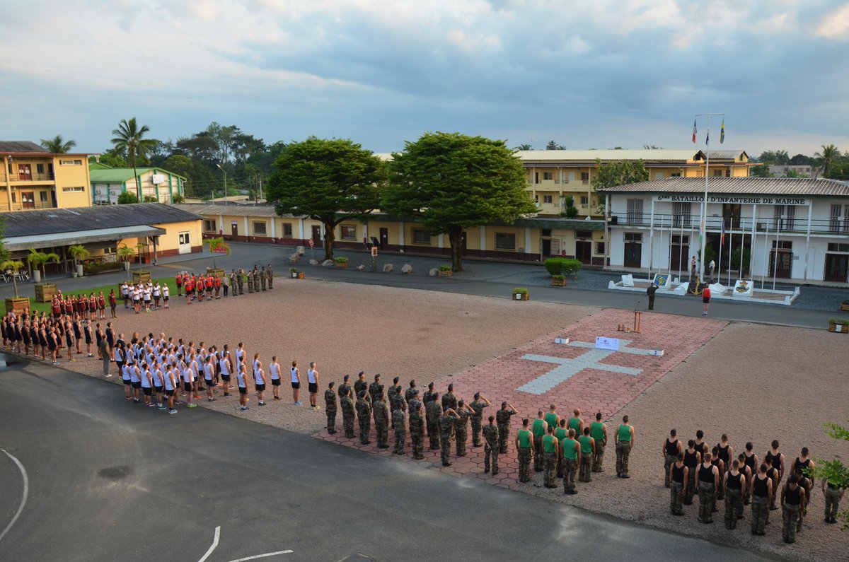 DLIAG_Officiel's tweet photo. 0⃣5⃣/1⃣2⃣ A l'occasion des couleurs au #CampdeGaulle #Libreville 🇬🇦 ➡️ remise des récompenses aux différentes équipes qui ont participé aux "6 heures du 6" par le #COMELEF 🇫🇷 et le chef de corps du #6BIMa
✅1⃣3⃣2⃣6⃣€ recueillis pour @TerreFraternite @EtatMajorFR @Franceaugabon https://t.co/rCsGNV1j7n