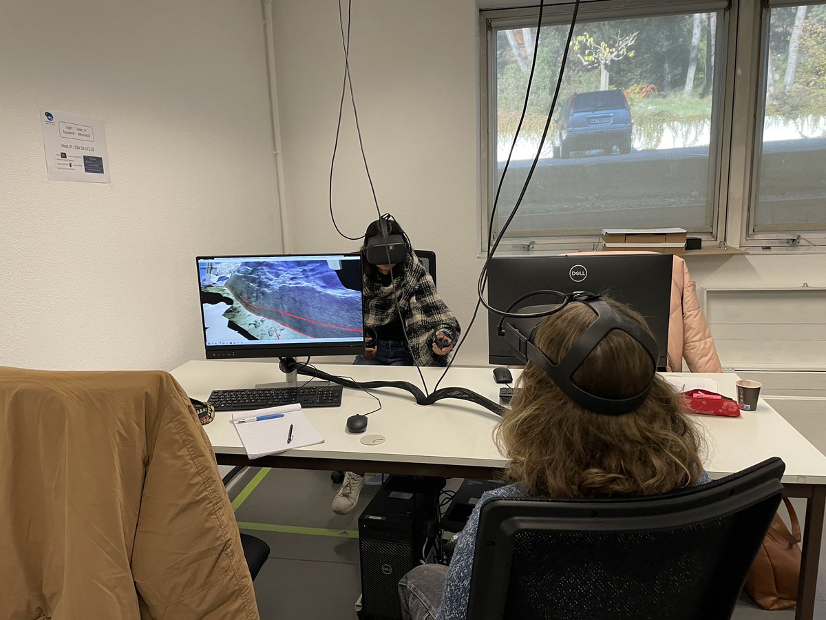 FredeLeclerc's tweet photo. Nos M2 du #master3G étudient les traces des séismes sous-marins en explorant en réalité virtuelle les fonds antillais! grâce aux données de l’ANR Sersurf @escartin, au travail de J. Billant et le logiciel #Minerve, et au soutien de @EURspectrum @ObsCoteAzur @umrGeoazur https://t.co/a8q6qqMpVG