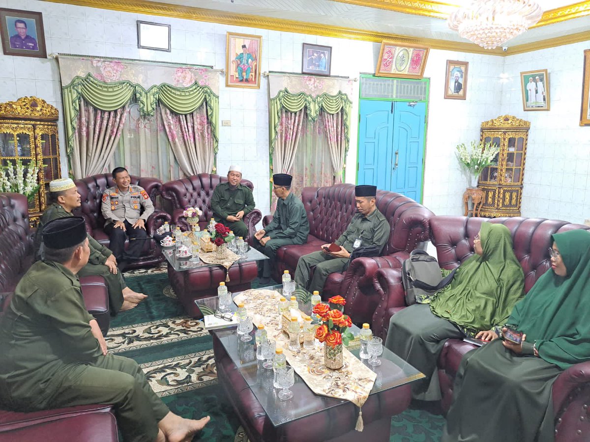 dwiseptiaa28's tweet photo. Kapolres Banyuasin AKBP Imam Safii,S.I.K.,https://t.co/rUQ3O4W7Nh melaksanakan Silaturahmi ke Pondok Pesantren Qodratullah 

#Polripresisi
#poldasumsel
#kapoldasumsel
#polresbanyuasin
#kapolresbanyuasin
#quickwinspresisipolresbanyuasin https://t.co/KwZlQdpm5P