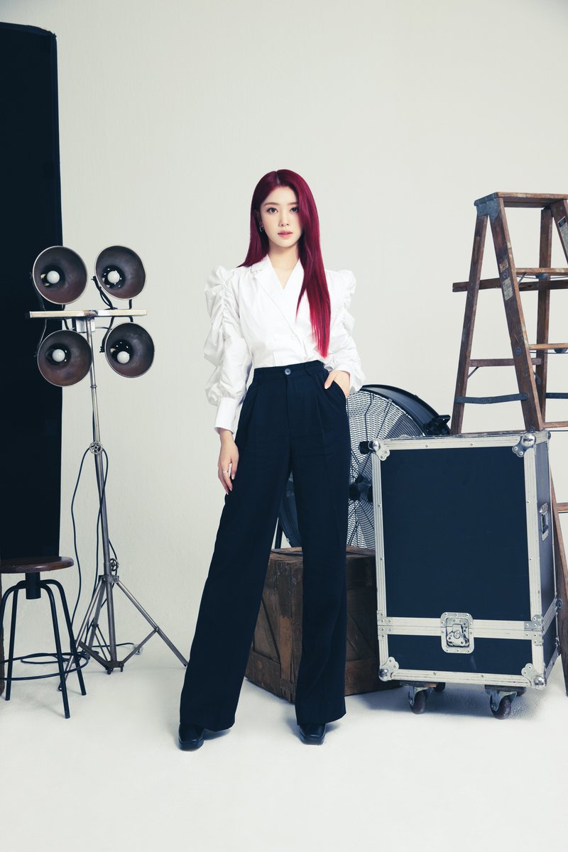 kimllope's tweet photo. 221207 유니버스 COVER GIRL #샤오팅 https://t.co/fveMERrTMN