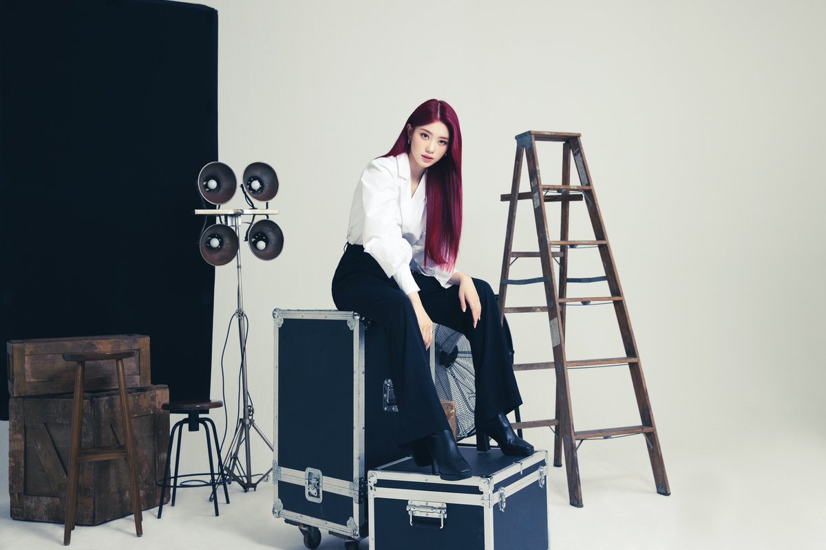 kimllope's tweet photo. 221207 유니버스 COVER GIRL #샤오팅 https://t.co/fveMERrTMN