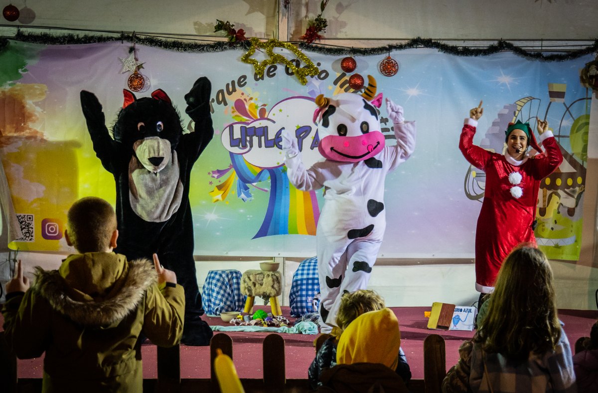 AytoRoquetas's tweet photo. 📖 Nuestros cuentacuentos nos han hecho viajar con el teatro interactivo 'Cuentos al revés' para dar paso a una divertida actuación musical, todo dentro de la multitud de actividades en #LittlePark.
⏩ Consulta la programación de estas navidades en 👉 https://t.co/pQN0eBEFUe https://t.co/adGdjSWTfC