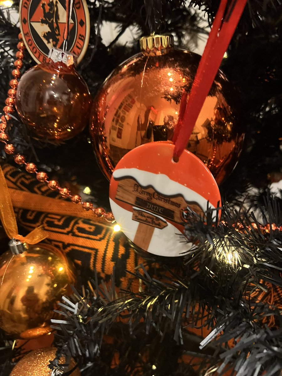 mixudesign's tweet photo. Tree done! Merry Xmas Arabs! @dundeeunitedfc  #dufcxmas https://t.co/qUlKntrCBq