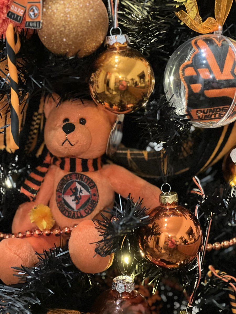 mixudesign's tweet photo. Tree done! Merry Xmas Arabs! @dundeeunitedfc  #dufcxmas https://t.co/qUlKntrCBq