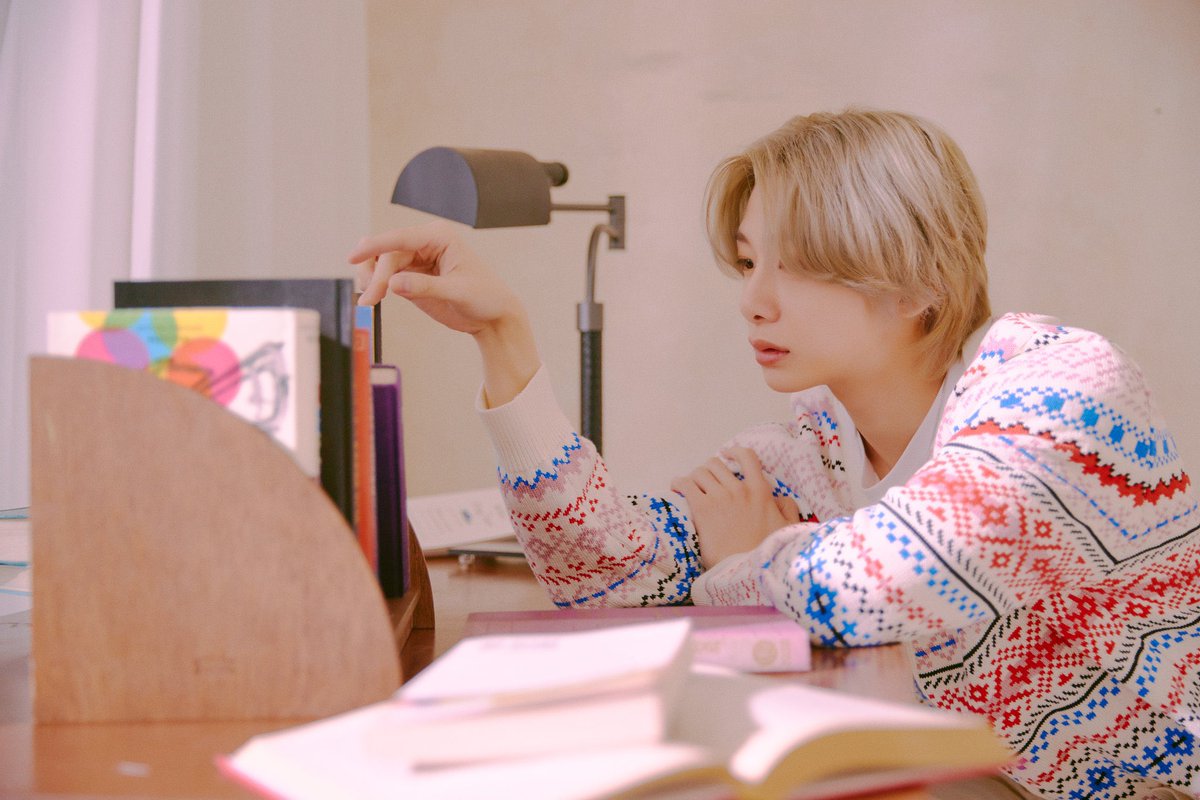 0514universe's tweet photo. [📸] THE READER - #HYUNGWON https://t.co/wUeqbGrvbV