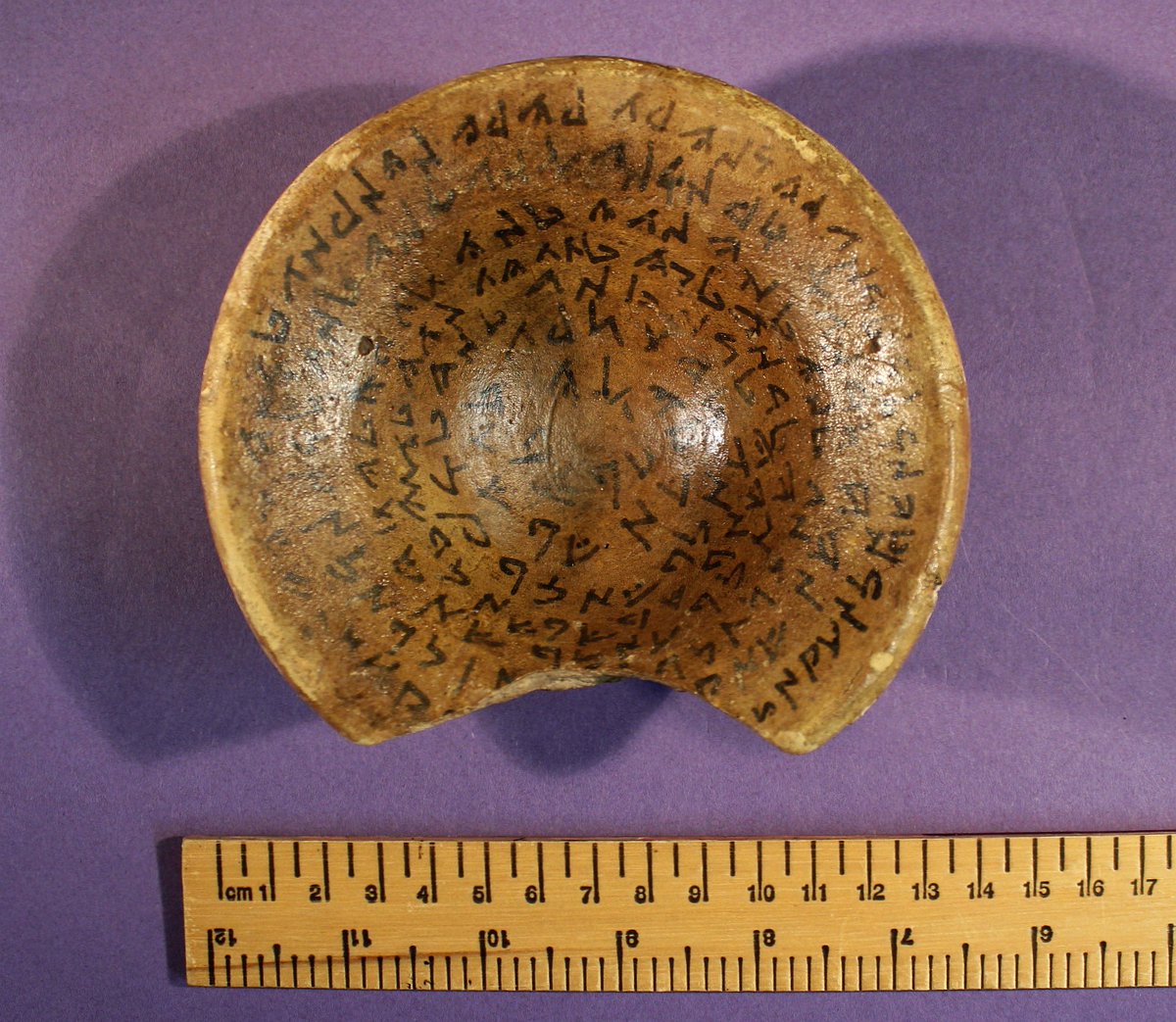 Incantation Bowl or "Devil-Trap" for #WyrdWednesday. A magical means to ward off malevolent forces from #Babylon, c.400-600 AD. collected by Miss E. Unwin 1951. Characters in Hebrew script, but they do not comprise legible texts, a phenomenon which scholars name “Pseudo-Script.”