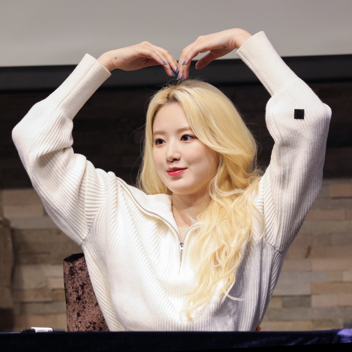 221124 위드뮤 대면 팬싸 #슈화

팔에 찍찍이 지울까 하다가 귀여워서 냅둠..