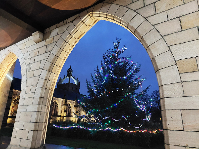 adrianmatkat's tweet photo. Vastuullisesti uuteen vuoteen 😊🎅🎄 - https://t.co/tnjq3Y4N7W Lue, miksi Adrian Matkat on saanut arvovaltaisen tunnustuksen? #travelife  #jokiristeily #Tonava #Slovenia #kylpyläloma #Disneyland-matka #adrianmatkat #kestävämatkailu #yksilöllinenvalmismatka https://t.co/7NEG85zIrn