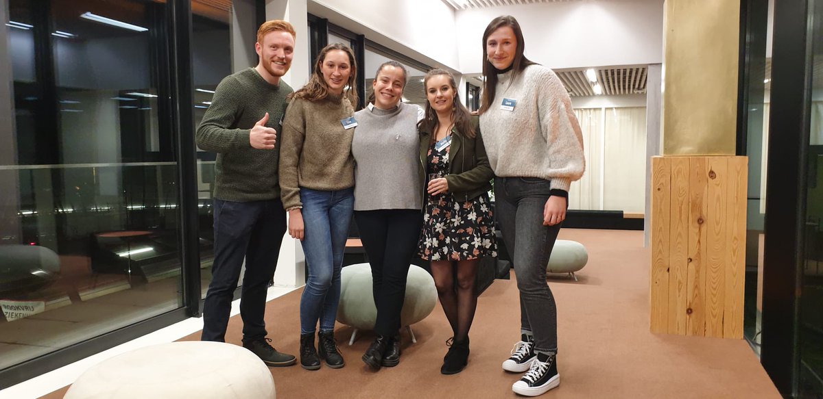 UZLeuvenNursing's tweet photo. Wij genoten van de vele ontmoetingen en het speeddaten tijdens het #jobevent #verpleegkunde @UZLeuven. Was jij erbij en maakte je kennis met onze #ambassadeurs Lize Vervoort, Nand Ketele, @CelineDejonghe @Laurevanh13 en @KellyEynde? Tot binnenkort als collega #grensverlegger. https://t.co/csTFNpPO2O