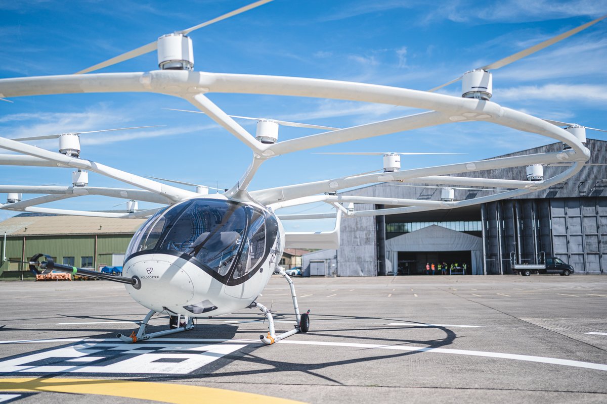 What #certifications does our #VoloCity #airtaxi need – and what are doing to get them? We've broken down the process in a brand-new #blogpost that gives you all the info so you can follow our progress. Get the details right here 👉 bit.ly/VC-Blog-SOAR 

#Volocopter #UAM