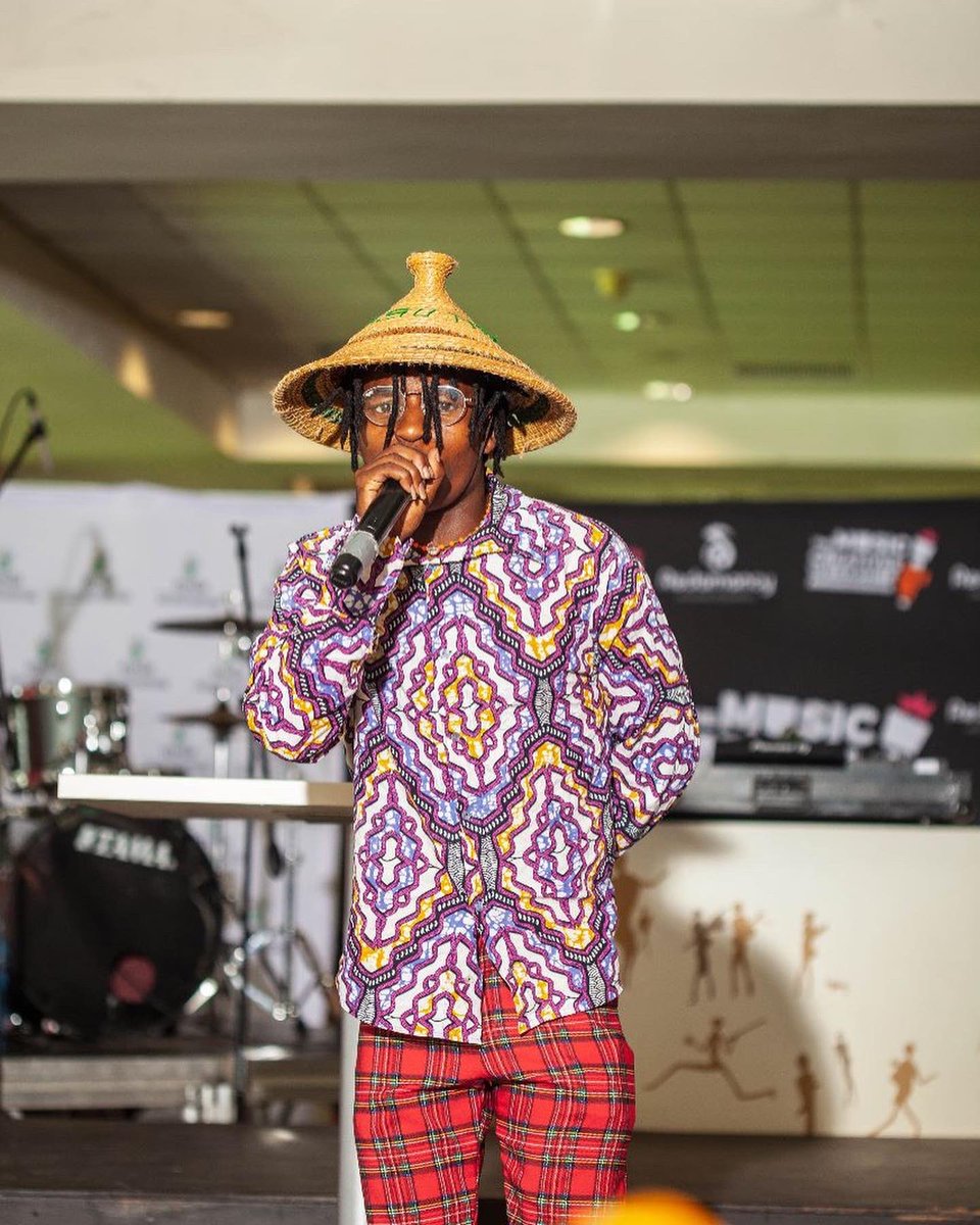 music_creatives's tweet photo. Poetry Open Mic Session 🎵🎵. 
Poets are showcasing their skills and talents on stage 🔥🔥👌

#WeAreMusic #TMCW2022 https://t.co/8s7nH3FHlj