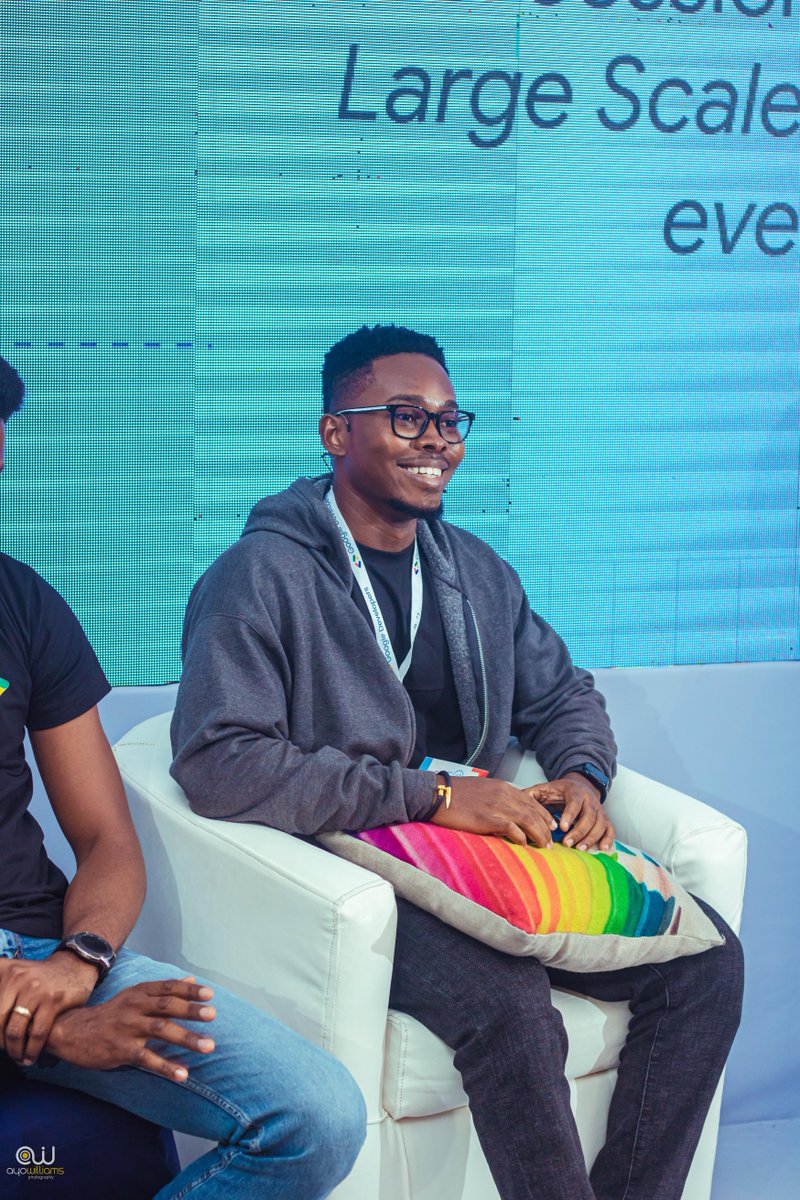 hinsikak's tweet photo. Last month, I had the opportunity to share the stage with great minds at #SSACommunitySummit22 to discuss strategies that have helped @gdg_uyo organize large-scale dev events.
Planning & executing tech events can be hectic.
Put together a great team & start planning early. https://t.co/f8c948PS5f