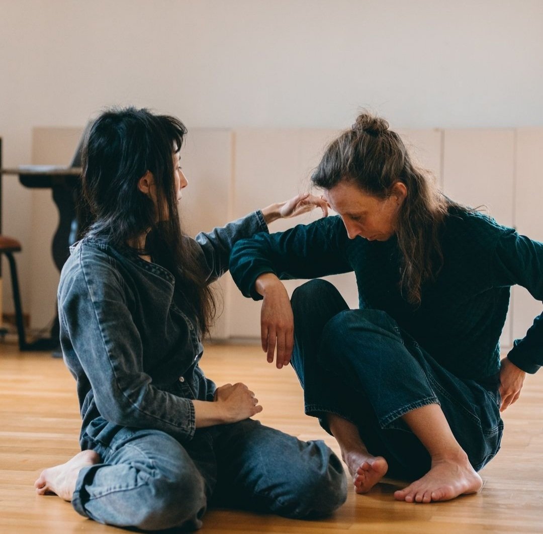 Don't miss this.... TONIGHT
Last chance to dance with the incredible guest teacher, Brighton based choreographer Charlotte Spencer <a href="/C_S_Projects/">Charlotte Spencer</a> open contemporary 19.30-21.00 <a href="/southeastdance/">South East Dance</a> #TheDanceSpace @CircusStreetBTN #Brighton 
📷 <a href="/RosiePFreelance/">RosiePowellFreelance</a>