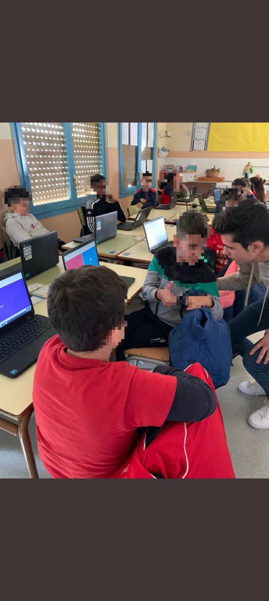 mariiinaa_03's tweet photo. Els dies 22 i 24 de novembre el @GerardGuardiol4 i jo vam gaudir d'una experiència increïble amb els alumnes de 5è de l'Escola Torreforta. 👩🏻🏫
@idcomdid #ARMIF #letsdosports https://t.co/PNk1beR00W