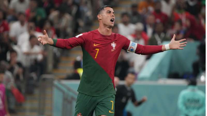 sports_tak's tweet photo. Cristiano Ronaldo posts Instagram message following Portugal dropping
https://t.co/MsuWkqX5dy
#Ronaldo #SportsTakFifaUpdates #PORvsSUI #portugal #cristianoronaldo @Cristiano https://t.co/JoVOq2e6L4