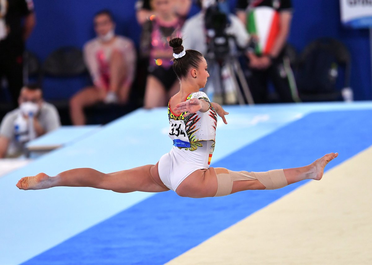 ✨  La perfección está al alcance de unos pocos que luchan sin parar y lo intentan una, y otra y otra vez. 

🤸‍♀️ <a href="/roxanapopa97/">Roxana Popa</a> / <a href="/RFEGimnasia/">RFEGimnasia</a>