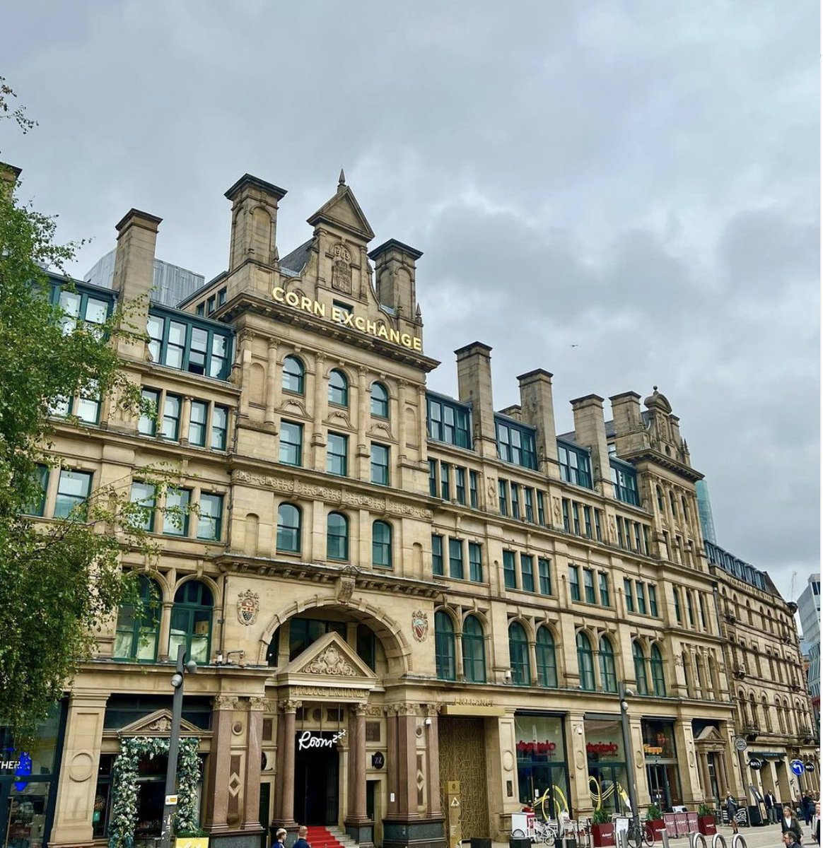 This evening, the <a href="/tunelesschoir/">Tuneless Choir</a>  - Oldham will be delivering some merry cheer at the @cornexchangeMAN  at 7.30pm and performing some Christmas classics 🎄

The choir will be raising money for Forever Manchester which supports local community activity across Manchester!