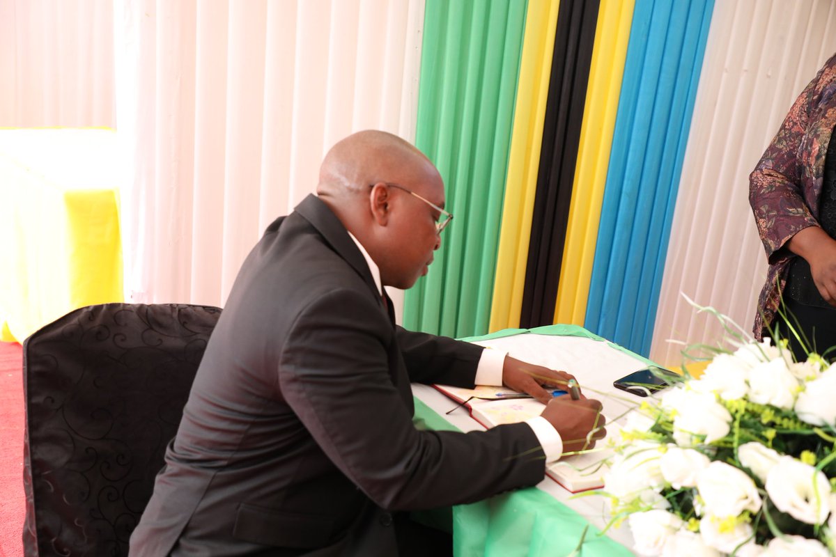 Waziri wa Katiba na Sheria Mhe. Dkt. Damas Ndumbaro  ameshiriki kwenye ufunguzi wa Wiki ya Maadhimisho ya Siku za Maadili na Haki za Binadamu Kitaifa yanayofanyika katika  viwanja vya Nyerere Square Jijini Dodoma kuanzia tarehe 6 hadi 10 Desemba, 2022.