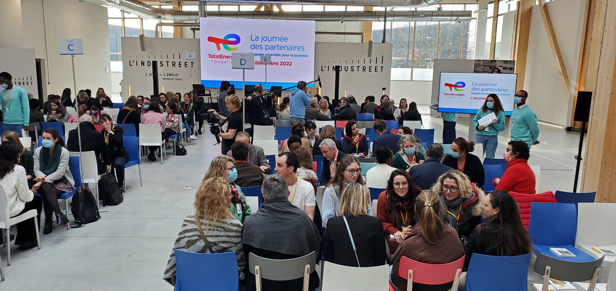 mecenova's tweet photo. @EloquentiaFr @AliciaIzard |#LiveLepC| 📢 Lancement du Speed-meeting ! 
🤝C'est le moment pour les partenaires de la communauté @TotalEnergies_F de se (re)découvrir, de réfléchir à des moyens de #FaireAlliance et de passer un moment convivial ! 
#JournéeDesPartenaires2022 https://t.co/uaUf3lNJJP