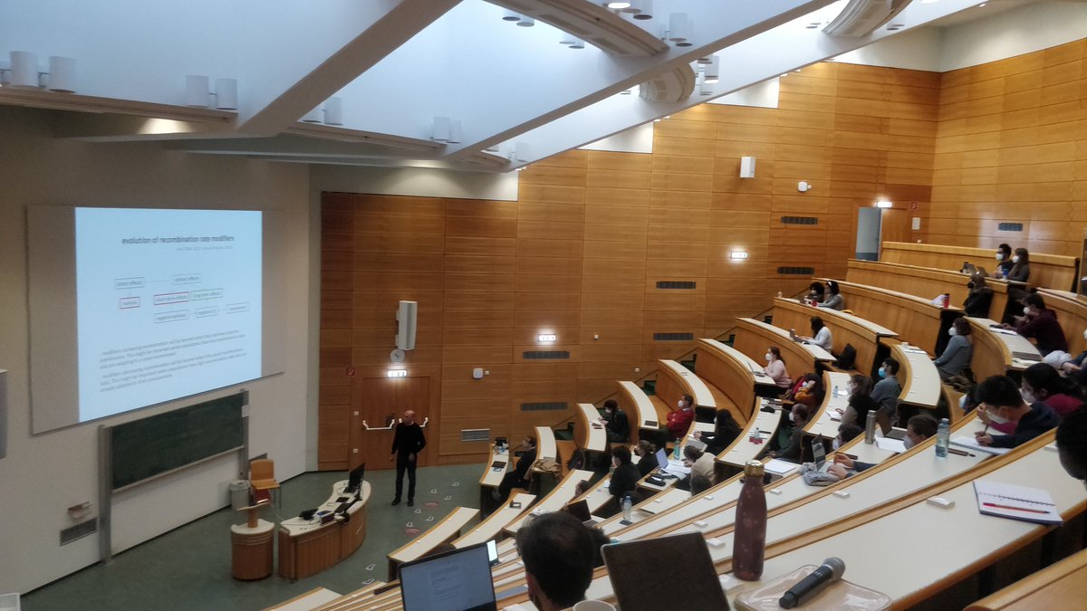 sduarrir's tweet photo. @henriqueteoton2 finishes the lectures for today with a talk about the evolution of recombination 🧬🐛👨‍💻 #EECV22 https://t.co/M5tElAMDOf