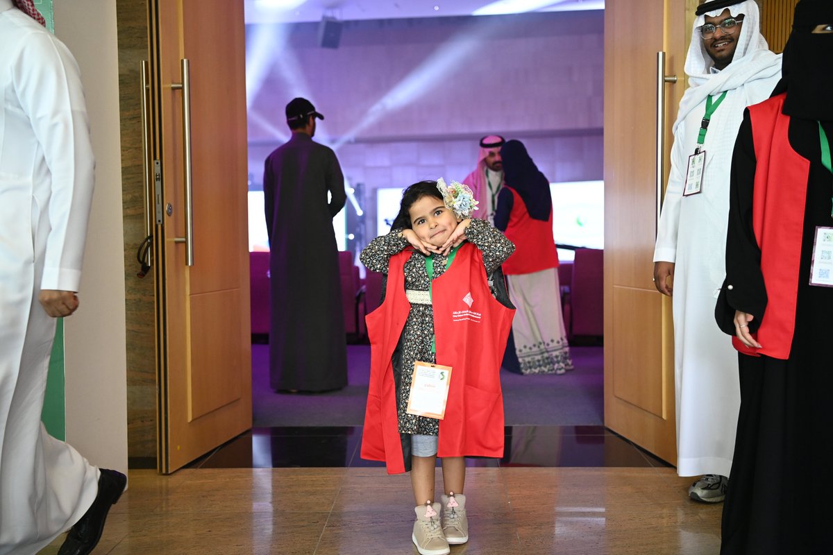 ICDR_SA's tweet photo. الطفلة " لدن" أصغر متطوعة في المؤتمر الدولي السادس للإعاقة والتأهيل.

#المؤتمر_الدولي_السادس_للإعاقة_والتأهيل 
#جرأة_نحو_المستقبل https://t.co/acqw53tWnR