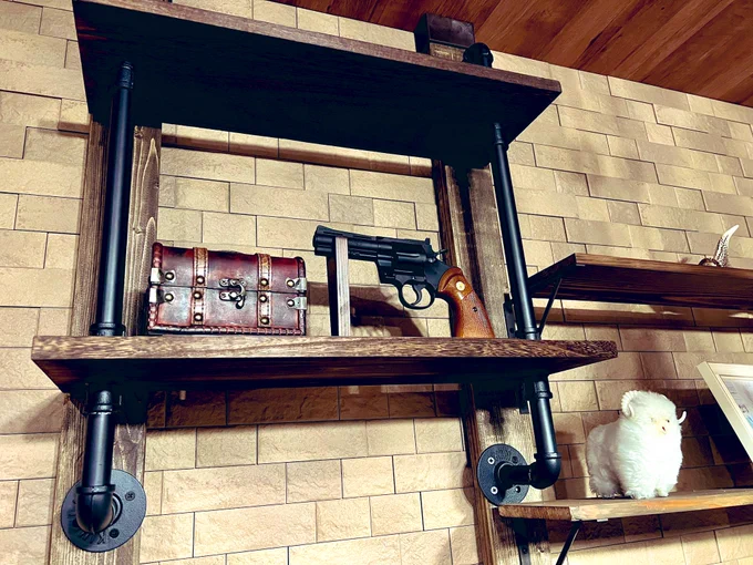 奥さんの部屋がどんどん武器庫になっていく 