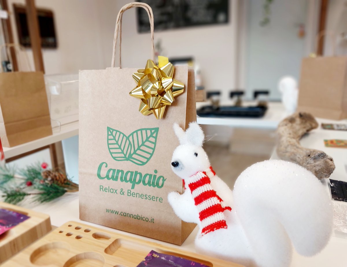 EasyjointB's tweet photo. 🎄 Sei in cerca di idee regalo originali? Vieni a trovarci! 

#Canapaio💚 a #Capriolo, via Per Calepio 52
📲 351 878 6868
📅 Lun/Sab
⌚️ 09:30 - 12:30 14:30 - 19:30
🛒 eShop sempre aperto https://t.co/OYtDxdINil
⛽ Distributore automatico aperto h24
#cannabislight #grinder #bong https://t.co/Verh2ImIwk