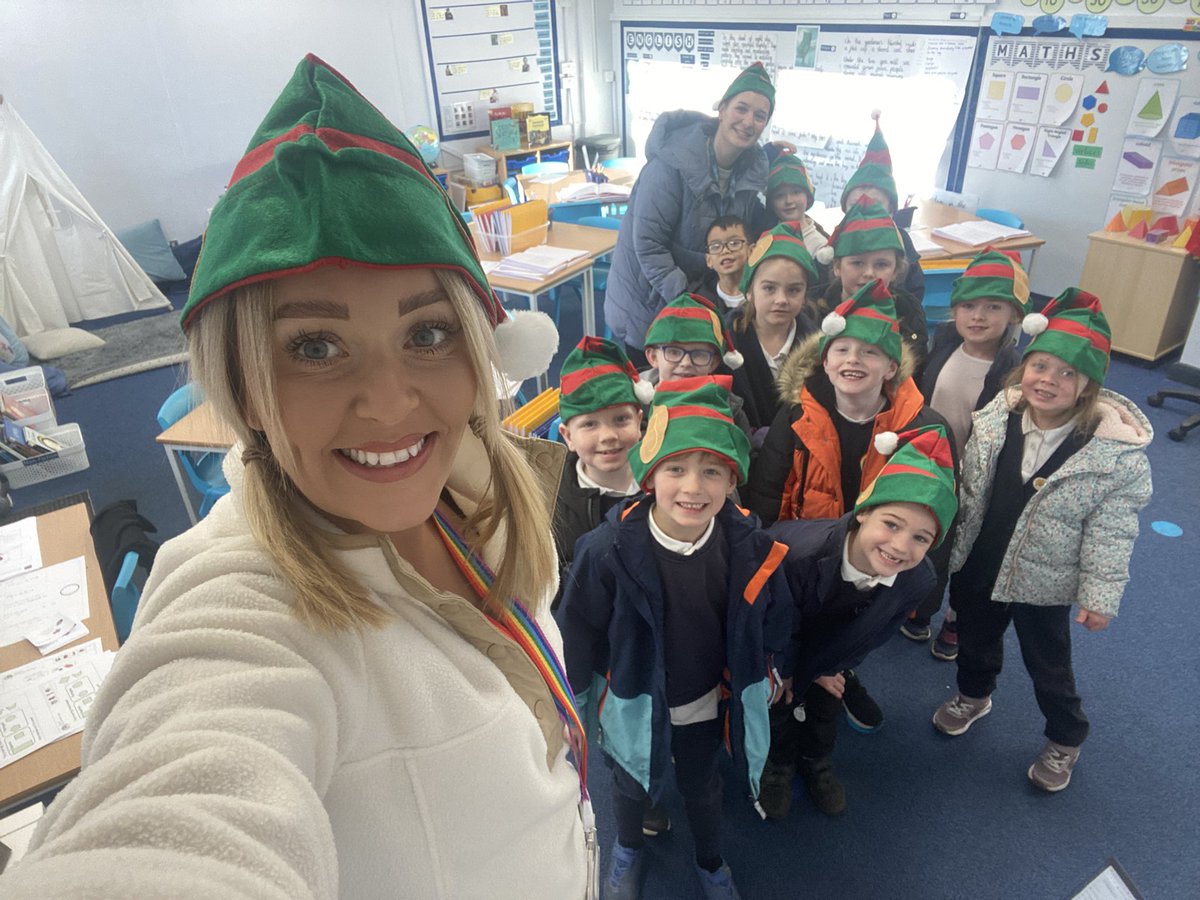 Castleway3's tweet photo. We’re ready for our sponsored Elf Run this morning 🎄 🎅🏽  🏃‍♂️#ElfRun #WeAreFestive #TakeAnElfie @wirralhospice @WeAreCastleway https://t.co/ylJlxLLMLa