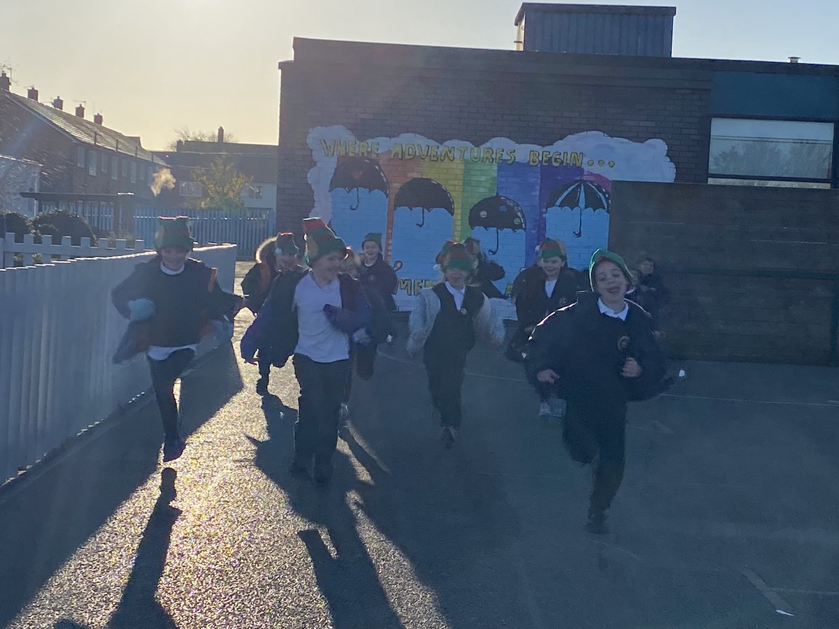 Castleway3's tweet photo. We’re ready for our sponsored Elf Run this morning 🎄 🎅🏽  🏃‍♂️#ElfRun #WeAreFestive #TakeAnElfie @wirralhospice @WeAreCastleway https://t.co/ylJlxLLMLa