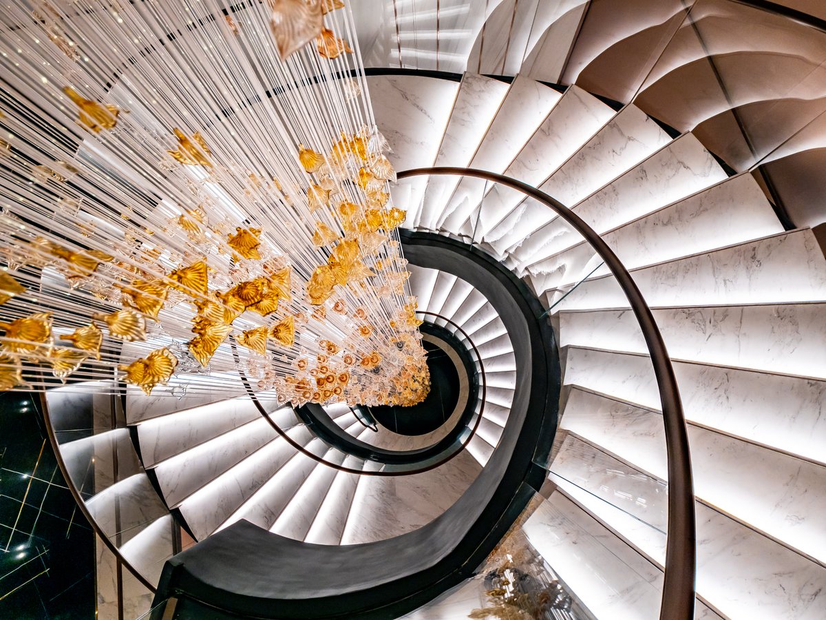 Sharon_Marston's tweet photo. Our bespoke Azure/Ghost design stands at over 11m within this beautiful stairwell of the True ICONSIAM Hall Lobby in Bangkok. We just love the gradients of the amber and grey hand painted glass. Over 3'000 pieces!
#ICONSIAM #SharonMarston #Chandelier #Luxury #lightingdesigner https://t.co/ueetK2wHAP