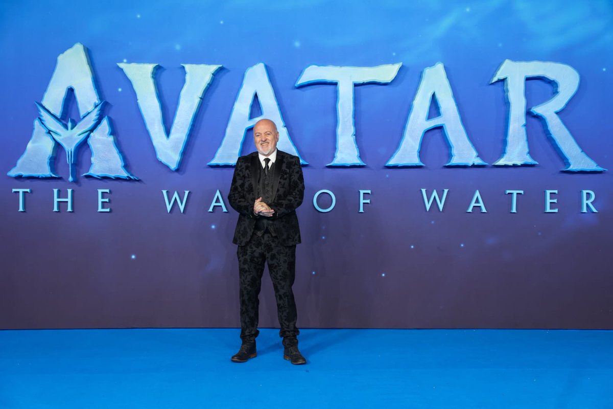 Smartened up for the premiere of #AvatarWayOfWater last night. A 3D full immersive/submersive experience , spectacular visuals, epic battles, mecha-crabs, badass whales, something for everyone.