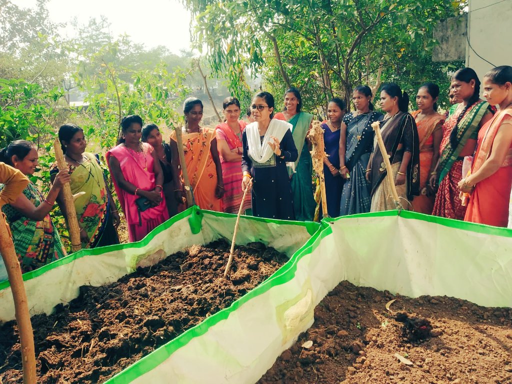 GramSayli's tweet photo. A training for #SHG group members for making hand gloves and making organic compost fertilizer.
@prafulkpatel @CollectorDnh @drapurvasharma @DP_DNH @mopr_goi @DmnCeodp @KuntabenVartha https://t.co/VQZfqn4YfF