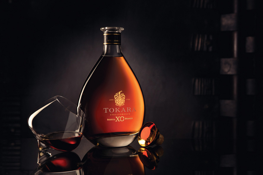 Why should brandy be reserved for the winter season? Smooth and sophisticated, Tokara XO Potstill Brandy is the ultimate festive gift and is a must-have for any holiday celebration. Order online for delivery within South Africa > bit.ly/3UFxoeC #PotstillBrandy #XOBrandy