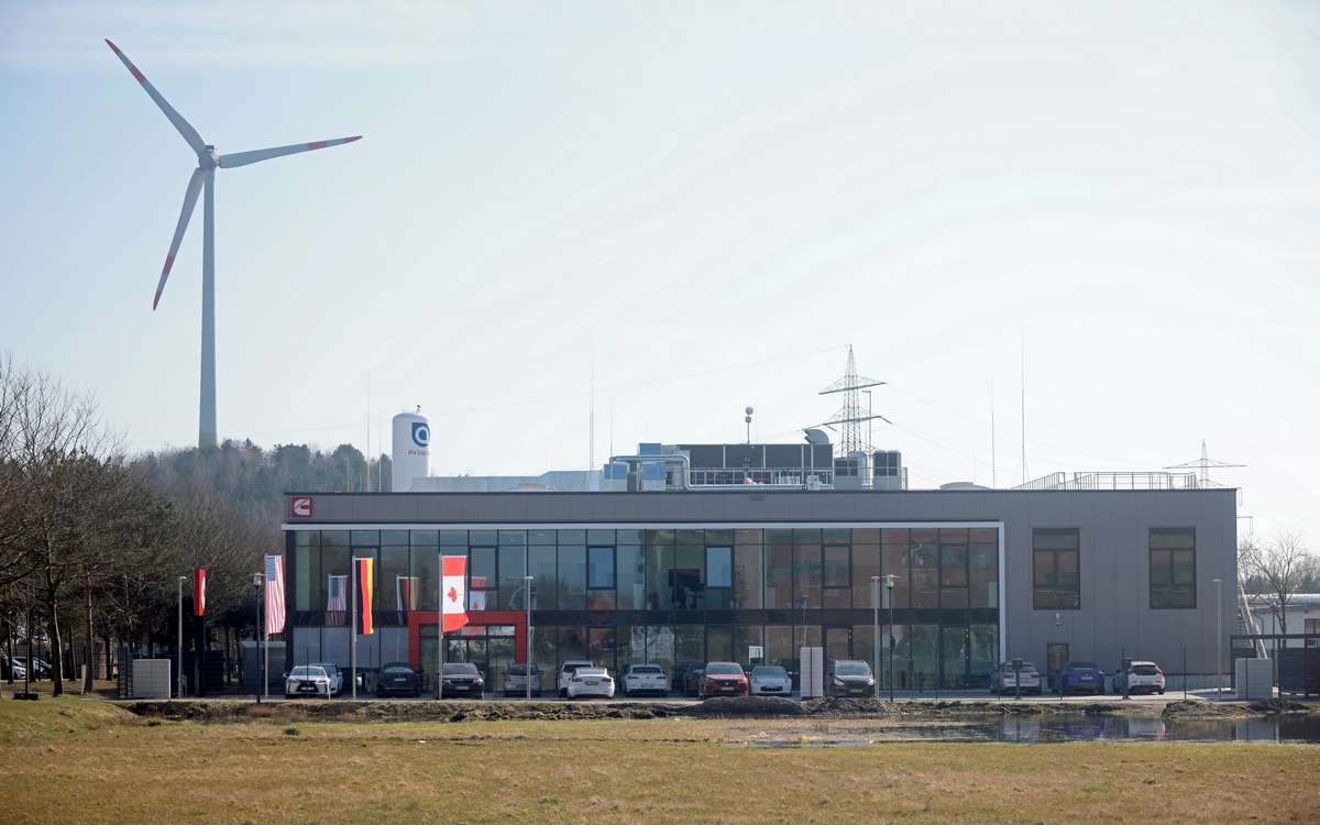 Der Projektbauspezialist #Brüninghoff realisiert in Herten binnen zehn Monaten einen Unternehmensstandort für den Brennstoffzellen- und Elektrolyseurhersteller Cummins Inc. aus den USA. Weitere Infos dazu unter bit.ly/3VD82Q9.
Foto: André Chrost PhotoDesign