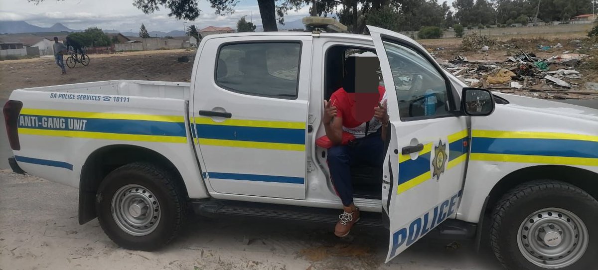 IanCameron23's tweet photo. Wonder how parts of SAPS has been captured by gangsters in Western Cape? This photo of a well known gang member in Cape Flats chilling in an anti-gang SAPS vehicle in Kleinvlei showing gang signs. This a slap in the face of good cops risking their lives daily and the community. https://t.co/BSPvVLOo7V