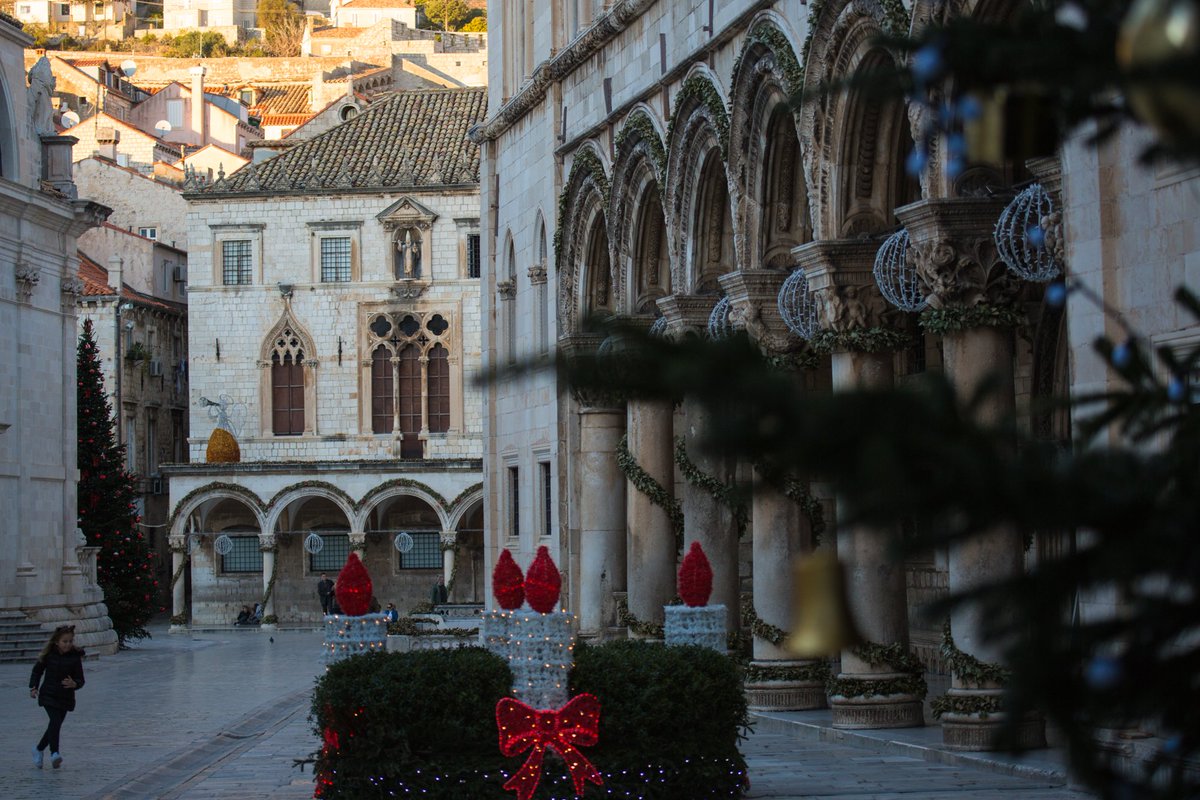 Christmas is coming to town.
#Christmas #dubrovnik #croatia #hrvatska #holiday #travel #holidayseason #travelphoto