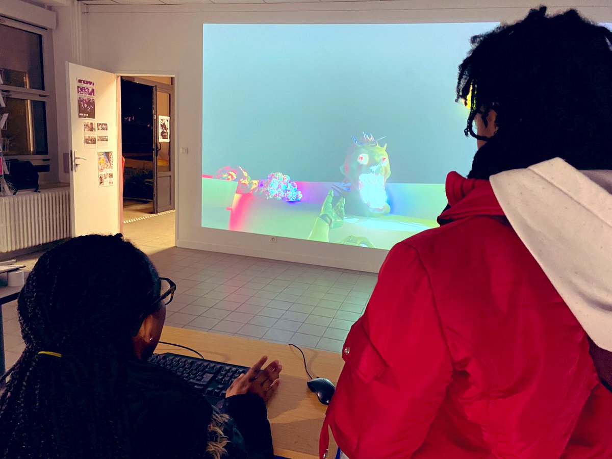 ChaapMermozLyon's tweet photo. Merci aux spectateurs et aux parents d’avoir été présents à la galerie du lycée Lumière pour l’exposition ECLATS DE LUMIÈRE. Les élèves de 4ème CHAAP et les lycéens ont été très fiers de partager le travail mené collectivement pour concrétiser ce projet de scénographie virtuelle. https://t.co/o6qJ5gV8DC