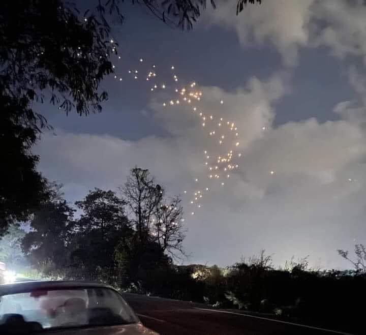 steponme_tsukki's tweet image. This is not the lights from Christmas festival, but the fires from air-strikes in Karenni, the Eastern part of Myanmar. Will you still choose to keep silent about the world crimes? #HowManyDeadBodyNeedForUNtoTakeAction #WhatsHappeningInMyanmar