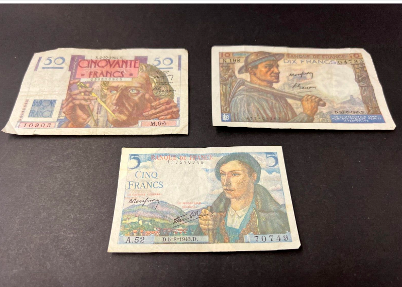 CromwellCoins's tweet image. Here is a sneak peek, going live on our Auction this Thursday 8/12/22.
French Francs Set of 3 from the 1940's
#papermoney #collectablebanknotes #numismatics #frenchfrancs #vintagebanknotes