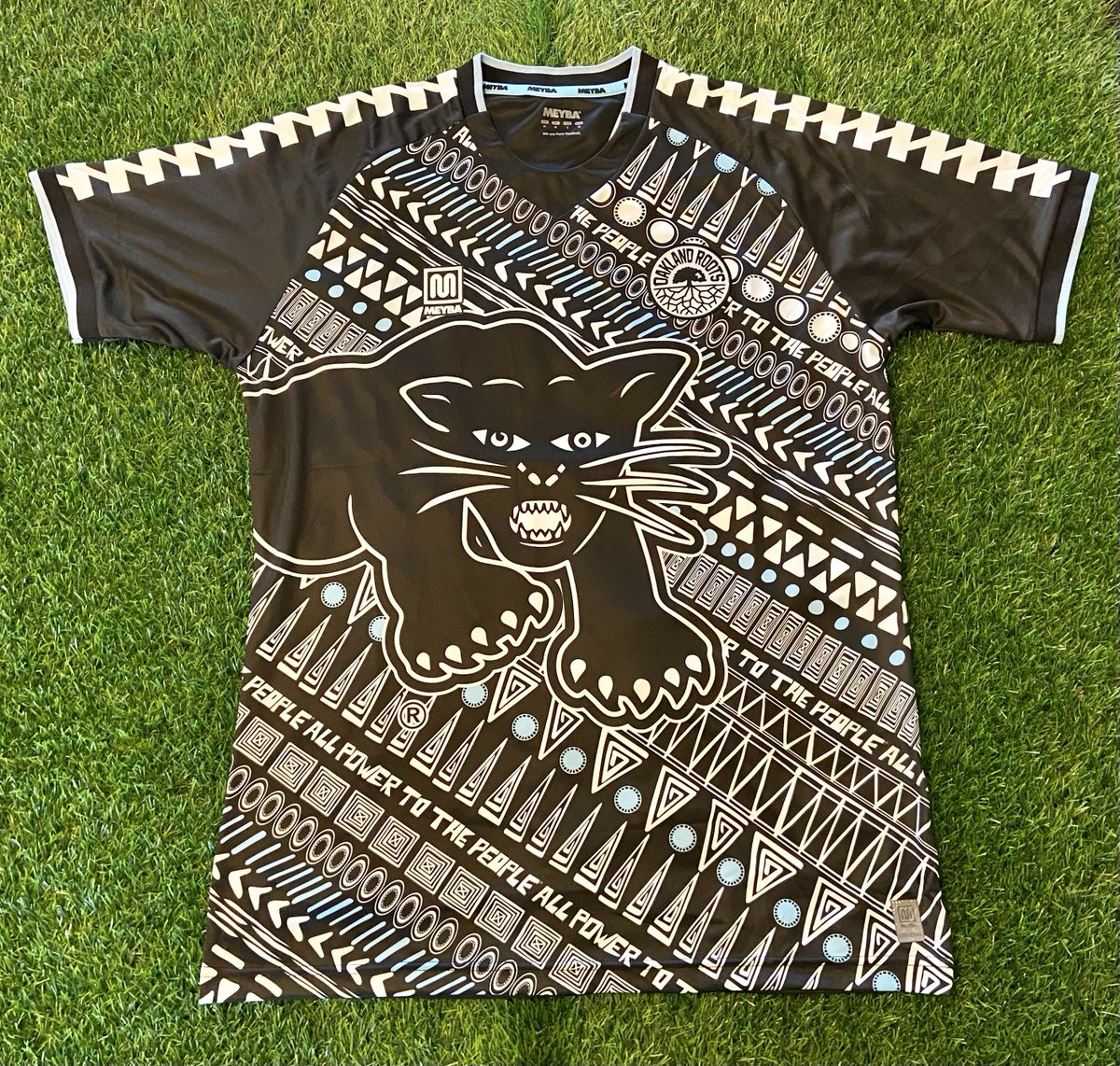 This <a href="/oaklandrootssc/">Oakland Roots</a> 'Rooted In Power' 2023 shirt is something else 👀🔥

Designed in collab with <a href="/DrHueyPNewton/">Dr. Huey P. Newton Foundation</a>, the All Power to The People Project and <a href="/meybaofficial1/">meybaofficial</a> 

Available now !

footycrate.com/products/oakla…

#oaklandfirstalways #rootedinpower #footycrate