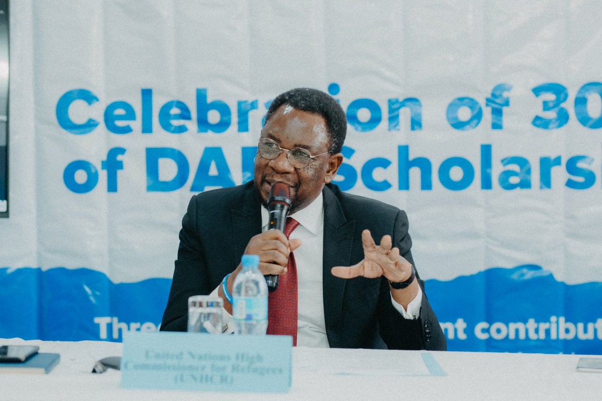UNHCRTanzania's tweet photo. "If we give #education to #refugees, we are contributing to solving problems that lead to turmoil which results in many people being driven away from home." George Kuchio, UNHCR's Deputy Representative
#DAFI30th #15by30 #RefugeeHigherEd https://t.co/WmLBplHqOQ