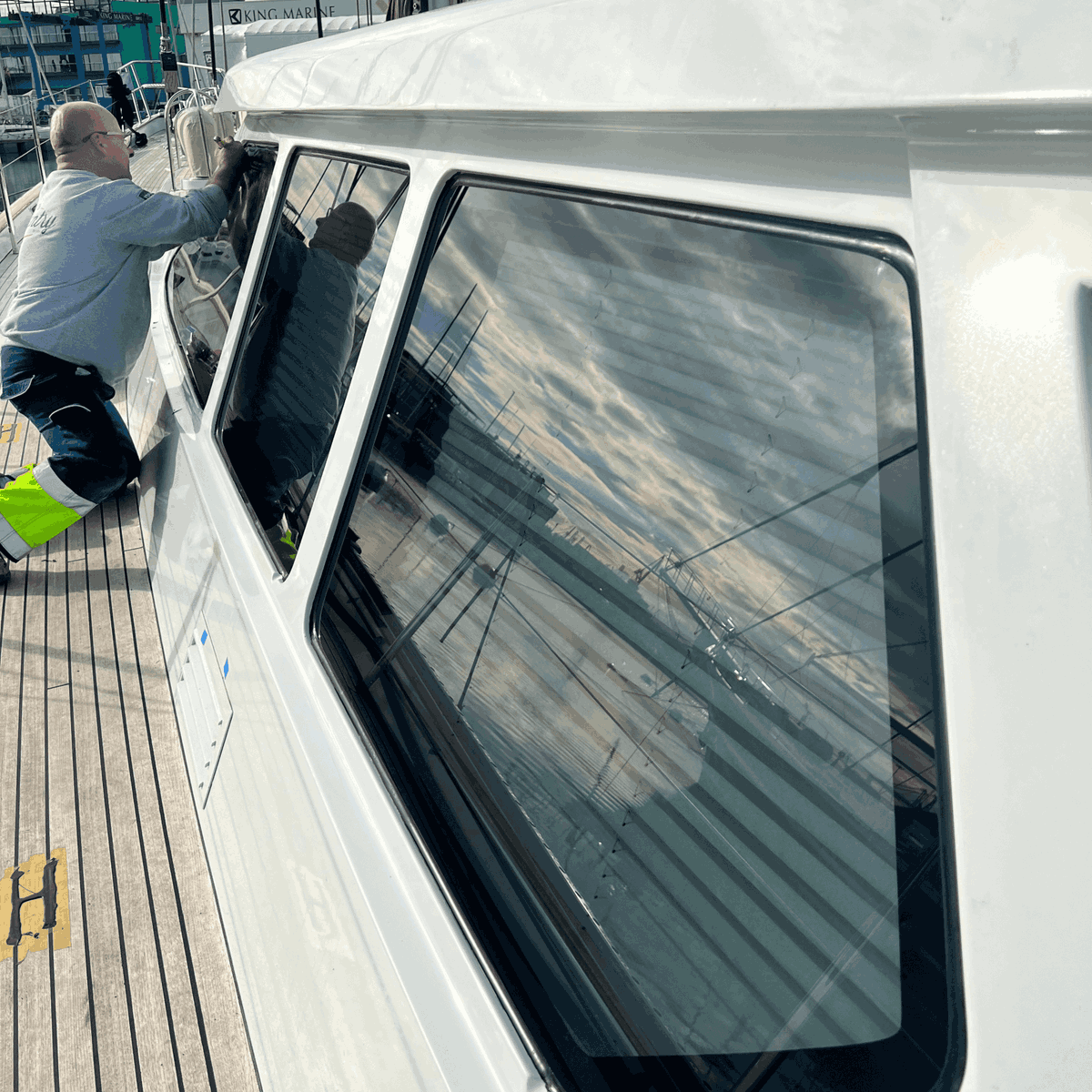 VaraderoVLC's tweet photo. The Carpentry is carrying out repairs to the deck and windows of this impressive 100-foot sailing yacht.
#varaderovalencia #thecarpentry #valencia #shipyard #carpentry #refitandrepair #sailinglife #repairboat https://t.co/77gNwJ6hz6