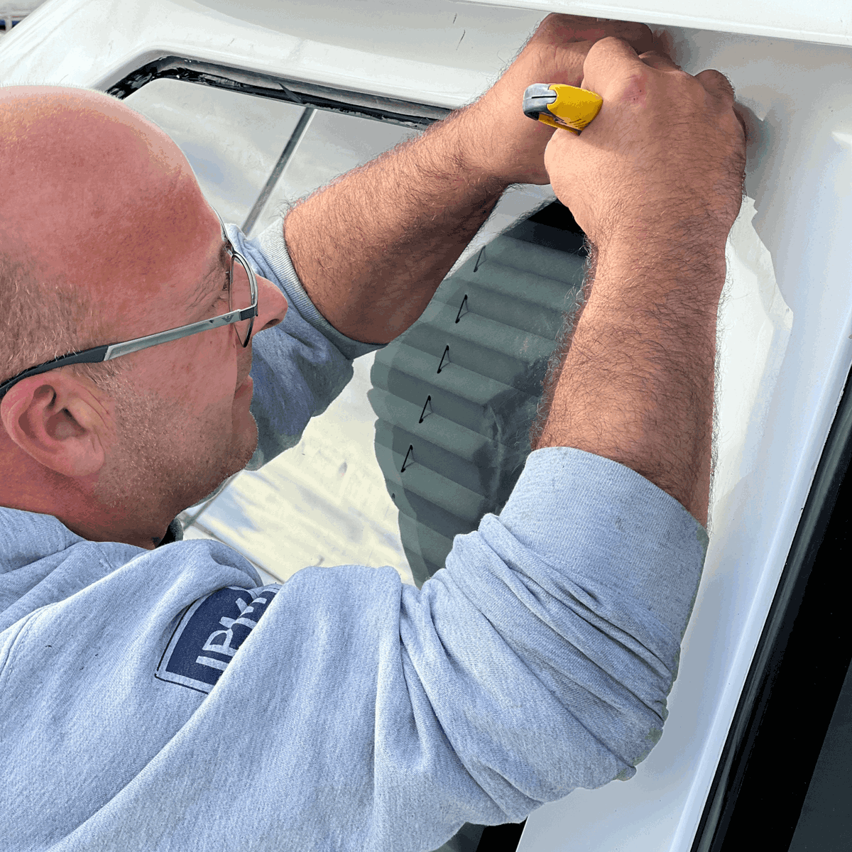 VaraderoVLC's tweet photo. The Carpentry is carrying out repairs to the deck and windows of this impressive 100-foot sailing yacht.
#varaderovalencia #thecarpentry #valencia #shipyard #carpentry #refitandrepair #sailinglife #repairboat https://t.co/77gNwJ6hz6