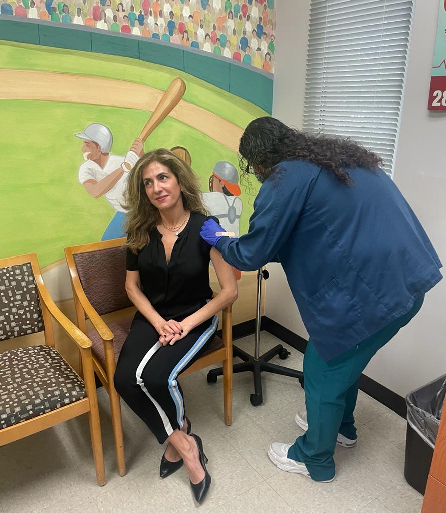 IbnSinaUSA's tweet photo. Sima Ladjevardian , JD
Regional Director Region VI Office of the Secretary US Department of Health and Human Services gets her Covid 19 booster shot at Ibn Sina Clinic.
#COVID19 #coronavirus #StayHomeStaySafe #stayhome #quarantineandchill #LockdownNow #COVIDIOTS# https://t.co/qBXCiZZrAZ